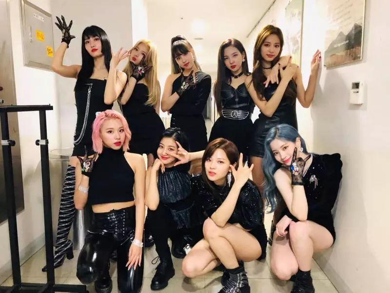 人氣正高漲!TWICE女星「一上台就很焦慮」暫退所有演出 身體亮紅燈「其實早有預兆」粉絲好心疼 !