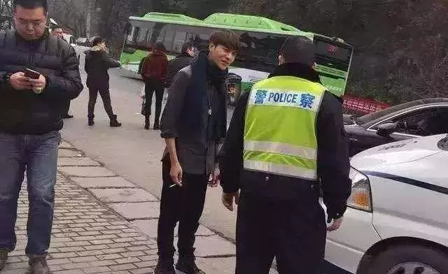 粉絲當街捅偶像20多刀,只因禮物被拒收,盤點那些腦殘粉絲!