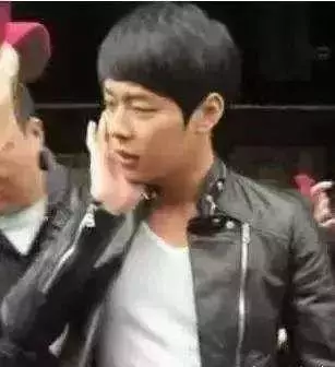 粉絲當街捅偶像20多刀,只因禮物被拒收,盤點那些腦殘粉絲!
