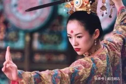 章子怡曬溫馨全家福,有誰注意到汪峰的手了?網友:看不下去了!
