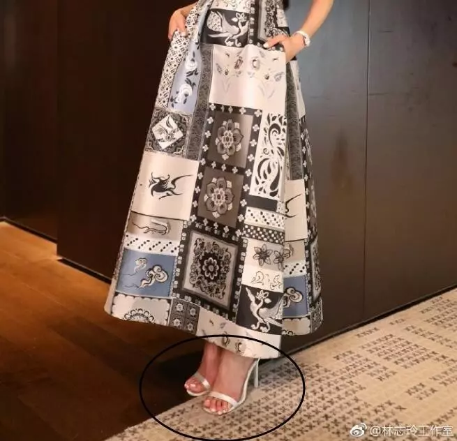 林志玲旗袍裙驚艷亮相,44歲美成24歲一個地方讓她陷入尷尬!