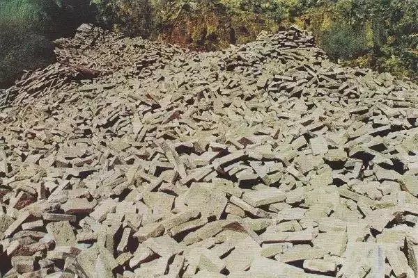 犯罪分子用炸藥炸塌千年古塔,一無所獲,竟被專家發現驚天大秘密!