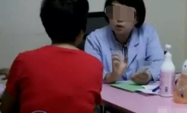 女孩將「玩具」塞入體內,父母趕緊送醫,手術取出這個東西!