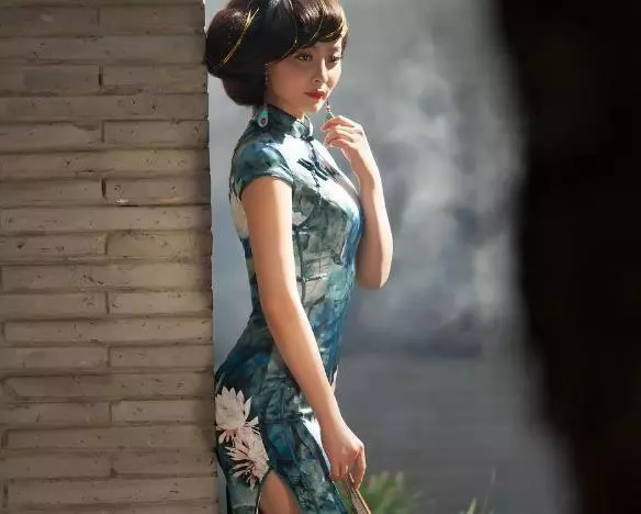 「真相大揭秘」旗袍的兩邊為什麼要開叉?當初為什麼要這樣設計?其中一個原因讓人臉紅!