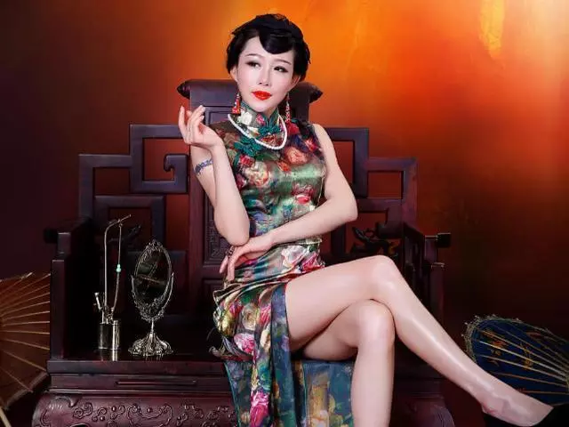 「真相大揭秘」旗袍的兩邊為什麼要開叉?當初為什麼要這樣設計?其中一個原因讓人臉紅!