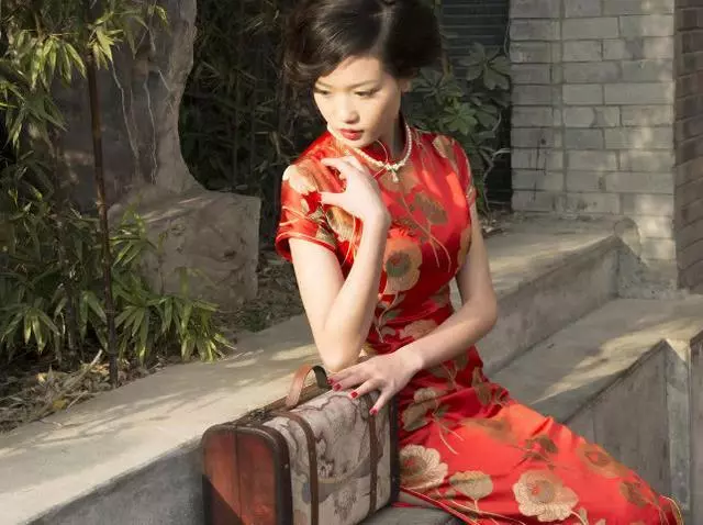「真相大揭秘」旗袍的兩邊為什麼要開叉?當初為什麼要這樣設計?其中一個原因讓人臉紅!