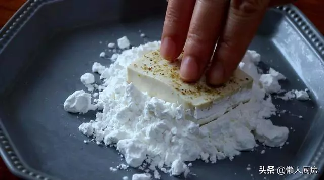 豆腐別直接煎,教你香煎蝦皮豆腐的做法,老少皆宜,既增加又補鈣