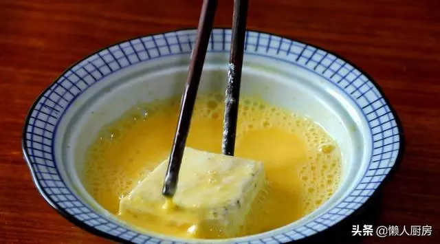 豆腐別直接煎,教你香煎蝦皮豆腐的做法,老少皆宜,既增加又補鈣