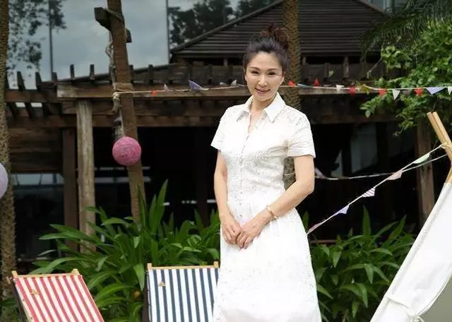 52歲張玉嬿和50歲蕭薔近照對比,網友:沒打針的臉就是好看!
