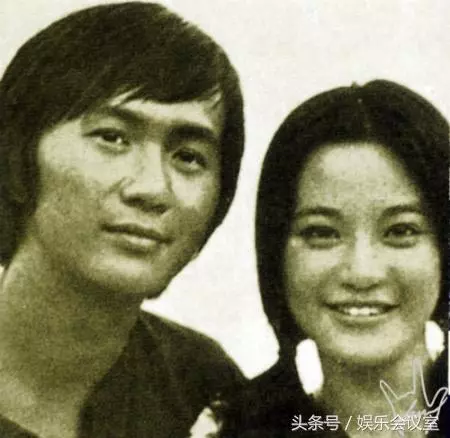 70歲歌神「許冠傑」,18歲早婚真相曝光,52年只愛她一人!