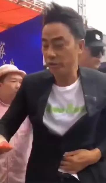 任達華遭利刀猛刺腹部
