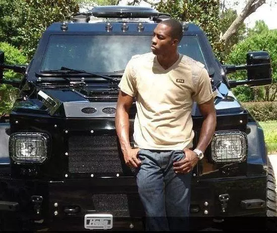 NBA億萬富翁開什麼豪車?羅斯開布加迪威龍,詹皇有球鞋聯名款車