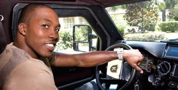 NBA億萬富翁開什麼豪車?羅斯開布加迪威龍,詹皇有球鞋聯名款車