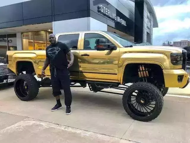 NBA億萬富翁開什麼豪車?羅斯開布加迪威龍,詹皇有球鞋聯名款車