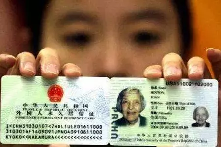 重磅!8月1日起,新加坡籍華人滿足這一條件,就能拿中國綠卡