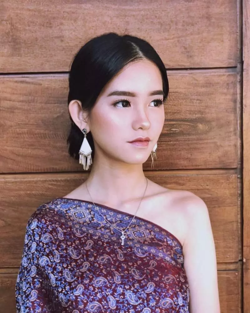 正妹法官「反差萌美翻」爆紅全網 起底身份「超猛高學歷」圈粉萬人:私下更美!
