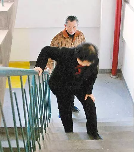 骨科名醫:「爬山 爬樓梯是最笨的運動!」快分享給把這當運動的朋友,他們會非常感激你 !