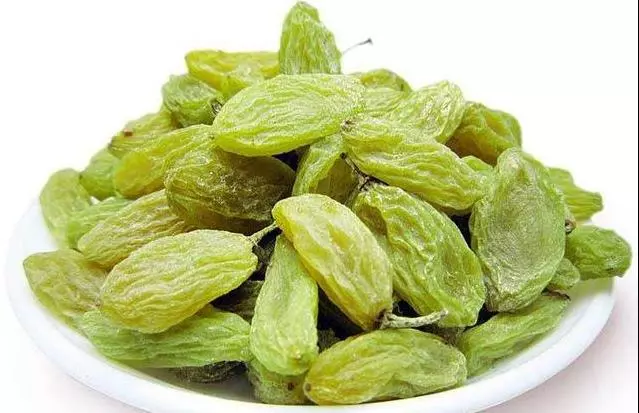 葡萄乾放到水裡泡著喝, 3天體內肝臟毒素去多半