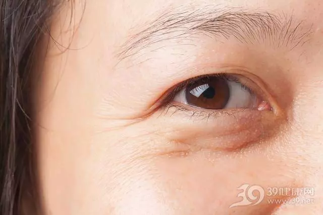 更年期是女人的惡夢,女人若有這8個癥狀,表示更年期已到!教你這樣做,安然度過更年期。