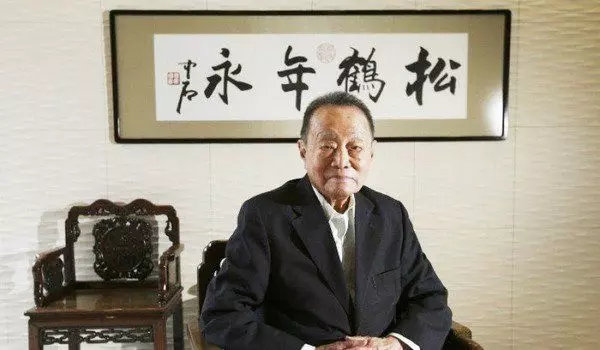 最新勁爆【元首妻爆秘辛】郭鶴年當年未發跡借3000創業打天下,恩公竟是柔老蘇丹……後來還當面拒封丹斯里!…