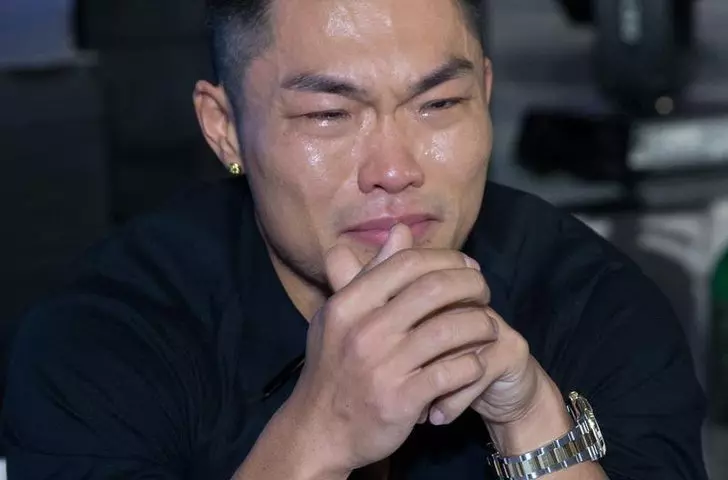 瞞婚3年!!終於公開了~連麻吉大哥都不知婚訊....李玖哲淚崩認娶相馬茜從一開始.....!