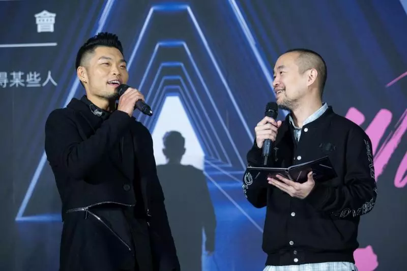 瞞婚3年!!終於公開了~連麻吉大哥都不知婚訊....李玖哲淚崩認娶相馬茜從一開始.....!