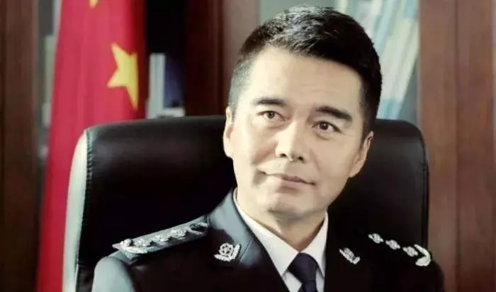 他艷福不淺,54歲娶4個老婆還不知足,第三個竟是我們熟悉的她!