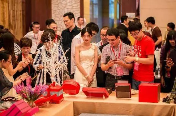 結婚6年,老公對我有義有情,大掃除無意看到一張紙,他把我送上法庭!
