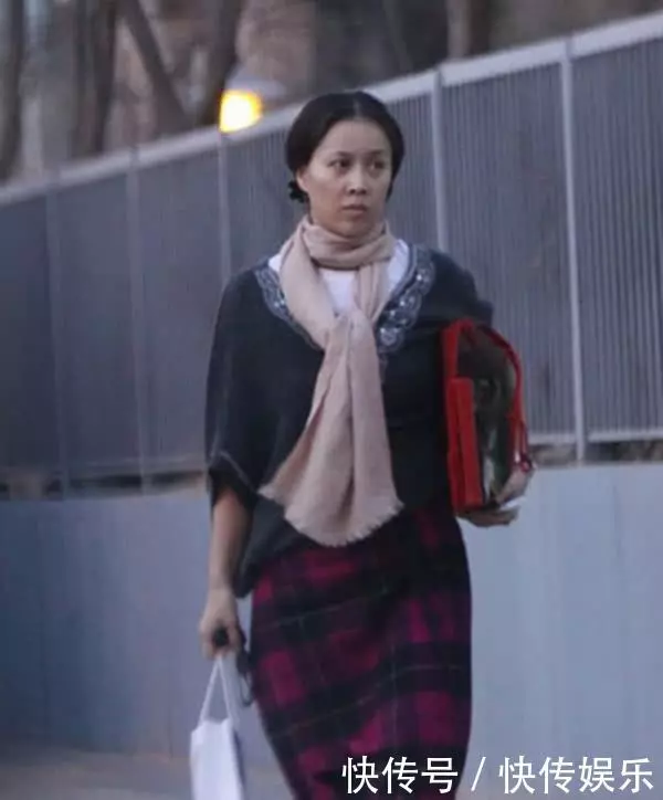 劉嘉玲卸妝後,那英卸妝後,王菲卸妝後,網友:醜驢三隻!