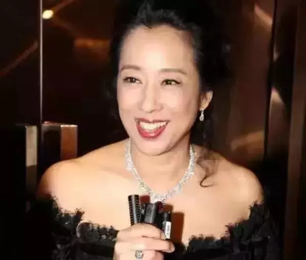 甩掉30億前夫,再嫁200億富豪:這個最美港姐一語道出婚姻的真諦
