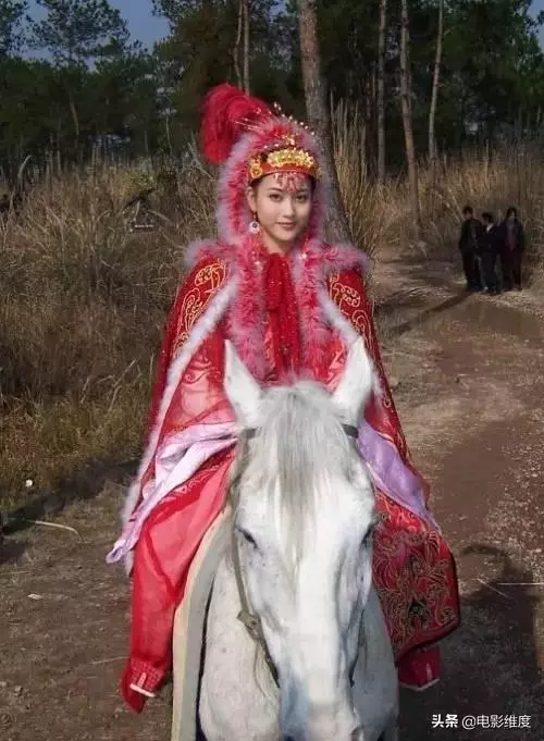 「為替父母還債出道」閃嫁10億富豪成闊太 「婚後住娘家」夫妻聚少離多感情越深