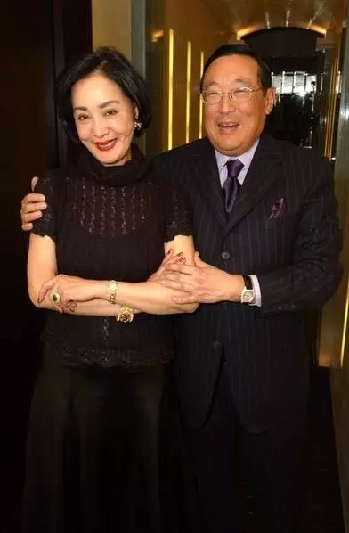 求婚3次點頭嫁豪門「婚後苦忍丈夫出軌43年」 晚年「獨得70多億遺產」情婦拿不到半毛