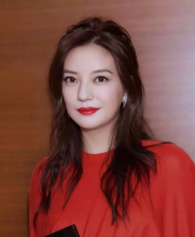 女人40多歲別再留「黑長直」,試試這5種髮型,尤其第二種大媽變貴婦…