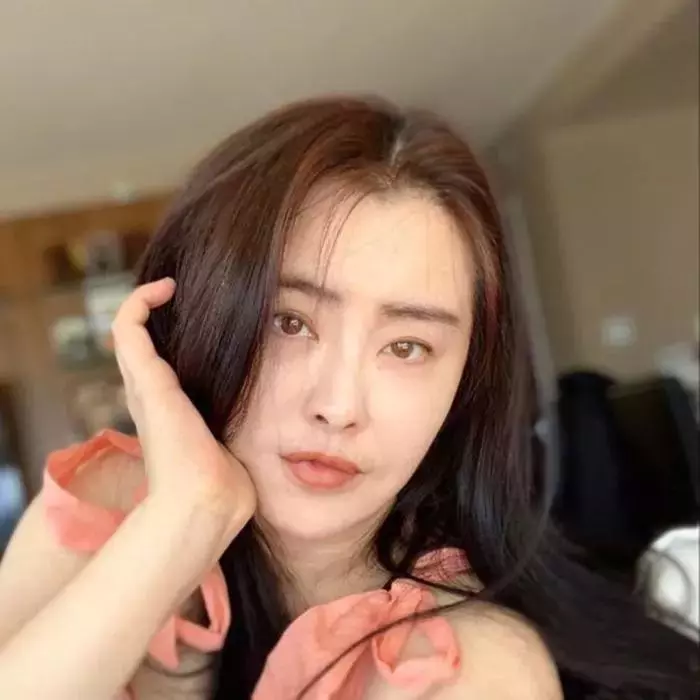 王祖賢是亞洲第一美腿?看到早年為劉德華伴舞照片,網友瞬間炸鍋!