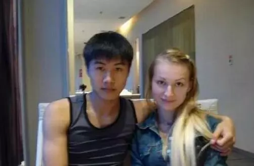 娶了俄羅斯美女後,中國小伙婚後一年說:這一點根本受不了!