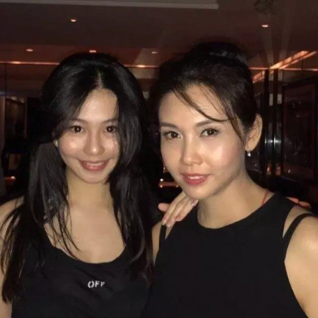 娛樂圈明星的基因太強大!吳尊全家複製人、邱淑貞女兒美如畫!看了徐少強的兒子忍不住笑了!