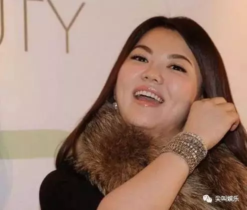 不敢相信李湘的腿和肚子已成這模樣,可最後一張卻讓媒體都驚了!