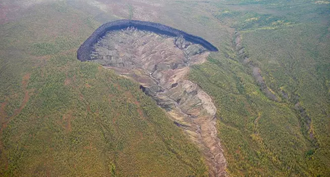 俄羅斯驚現「地獄之門」!當地居民因「這個原因」,心驚膽戰,不敢靠近它!
