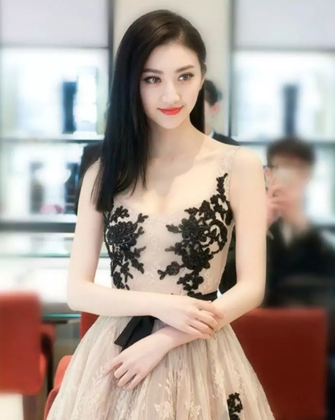 不給甄子丹面子,景甜拒摟! 這個女人真不簡單,她到底什麼背景?
