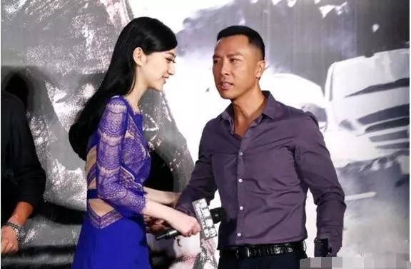 不給甄子丹面子,景甜拒摟! 這個女人真不簡單,她到底什麼背景?