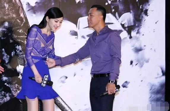 不給甄子丹面子,景甜拒摟! 這個女人真不簡單,她到底什麼背景?
