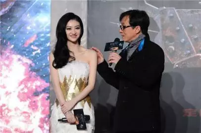 不給甄子丹面子,景甜拒摟! 這個女人真不簡單,她到底什麼背景?