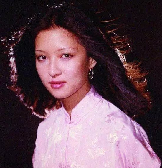 64歲臺灣女演員近照曝光!美貌才智勝過林青霞,因小事惹火丈夫被迫離婚...現狀驚呆眾人!