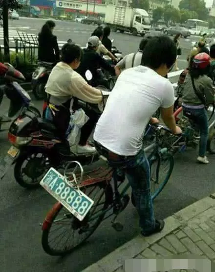 23張圖讓人眼睛發亮!現在的女孩真的好開放...這位小姐你穿著成這樣坐在我前面,好難堪啊!
