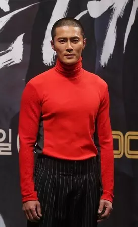 為什麼日韓人的大頭照都很好看? 因為他們拍照前都做了「這個動作」!