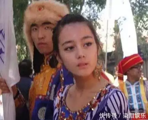 女明星年輕時的模樣:范冰冰13歲拍廣告,楊冪從小美到大,網友:看到昆淩我羨慕了!