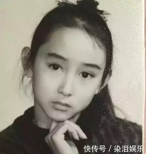 女明星年輕時的模樣:范冰冰13歲拍廣告,楊冪從小美到大,網友:看到昆淩我羨慕了!