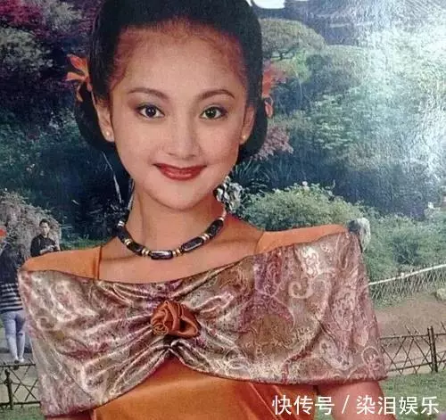 女明星年輕時的模樣:范冰冰13歲拍廣告,楊冪從小美到大,網友:看到昆淩我羨慕了!
