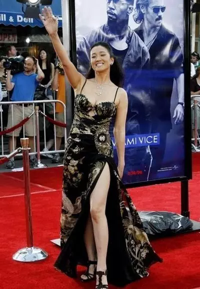52歲劉嘉玲近照,竟然穿了一件這樣的禮服出席活動,讓人心驚膽跳.....不忍直視 !!!