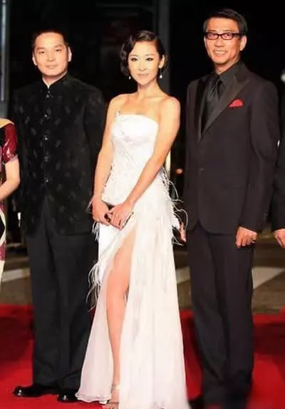 52歲劉嘉玲近照,竟然穿了一件這樣的禮服出席活動,讓人心驚膽跳.....不忍直視 !!!